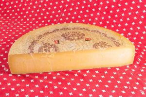 Fra giugno e settembre il latte d’alpeggio cambia, e il formaggio lo registra