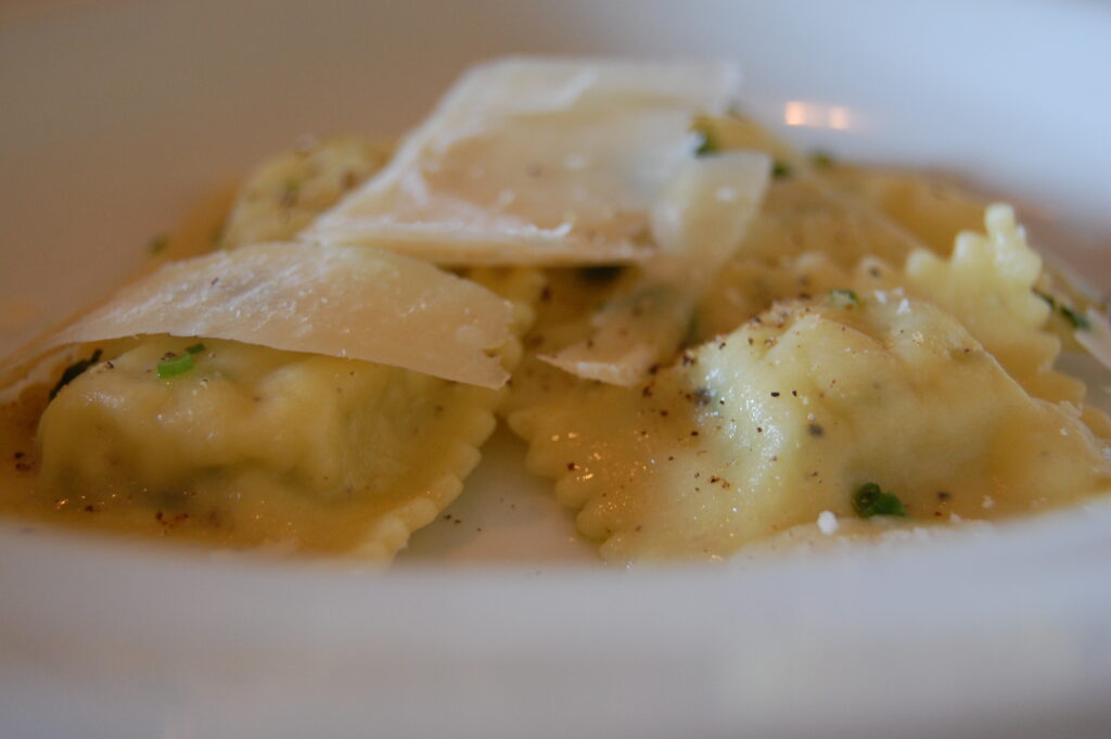 Tortelli di patate del Mugello, ripieno asciutto e ragù di casa