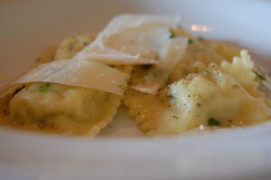 Tortelli di patate del Mugello, ripieno asciutto e ragù di casa